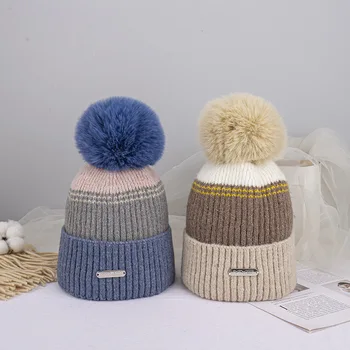 A marca de moda de inverno mulheres adultas roupa de menina de três cabelos de malha de feijão chapéu casual cabelo grande bola de costura chapéu de malha de mulheres uo